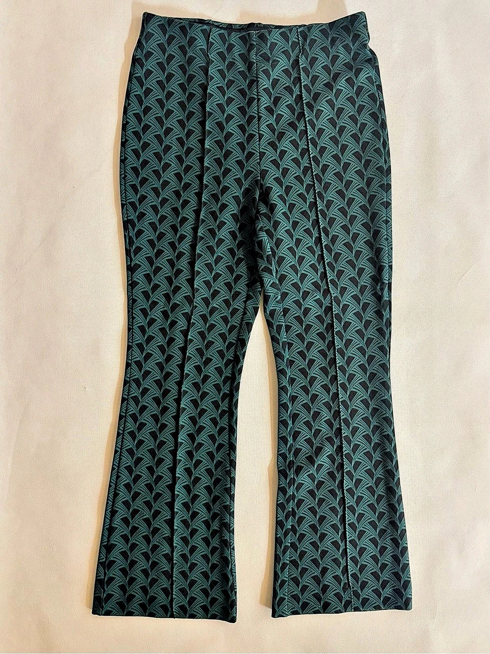 Truth by Republic Geometric Print Stretch Flare Pants Size Small